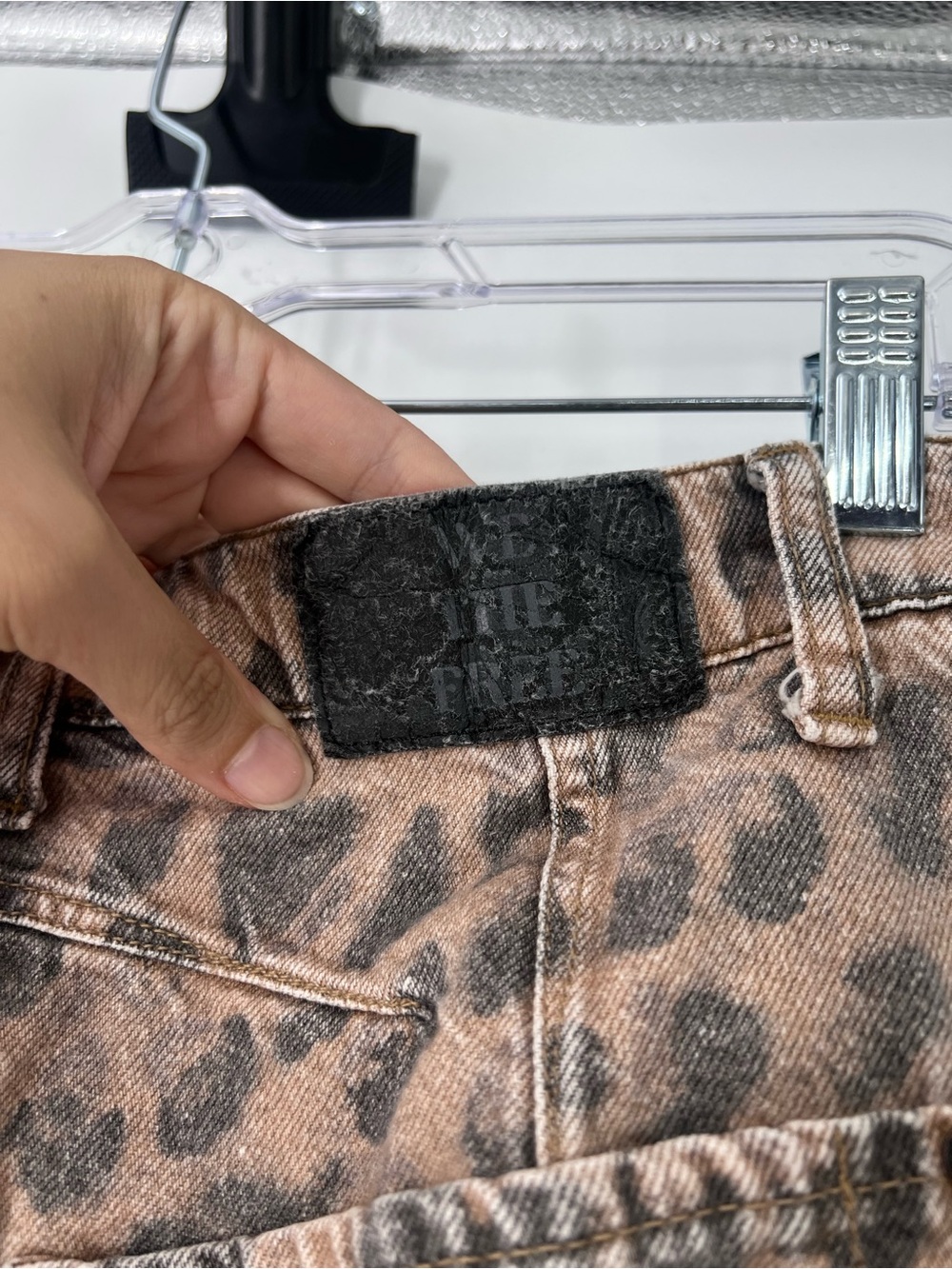 We The Free Leopard Animal Print Western Bohemian Barrel Wide Leg Jeans 28 - Picture 6 of 7